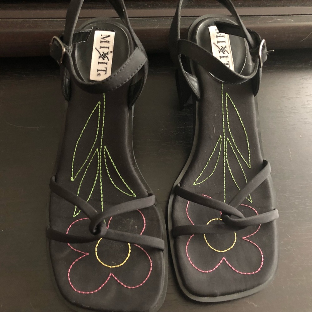 Y2K /90s strappy block heel sandals